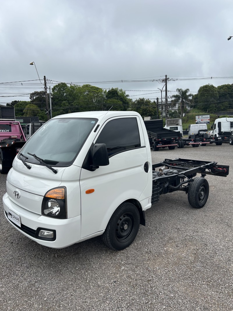 HR 2.5 LONGO BAÚ 4X2 16V 130CV TURBO INTERCOOLER DIESEL 2P MANUAL - 2013 - CAXIAS DO SUL