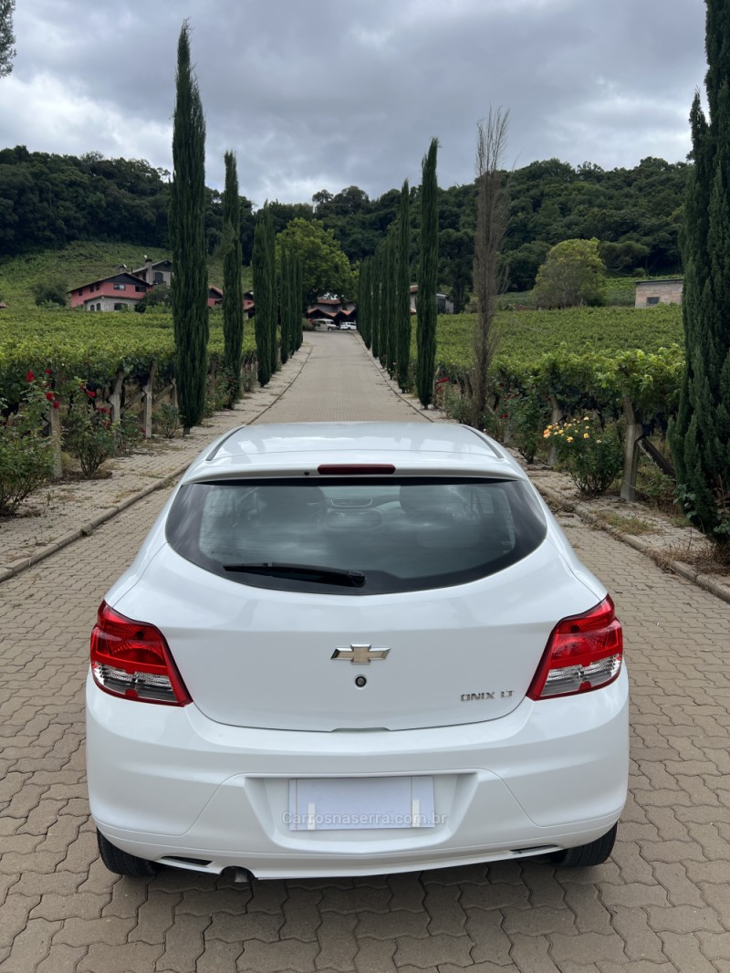 ONIX 1.0 LT 12V FLEX 4P MANUAL - 2015 - CAXIAS DO SUL