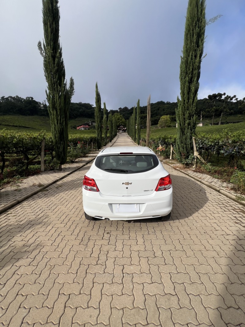 ONIX 1.0 LT 12V FLEX 4P MANUAL - 2015 - CAXIAS DO SUL