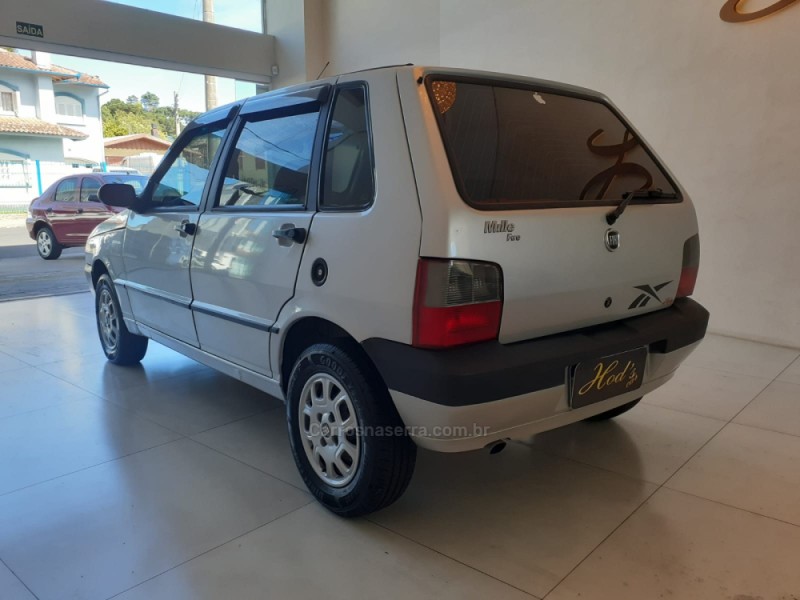 UNO  - 2008 - CANELA