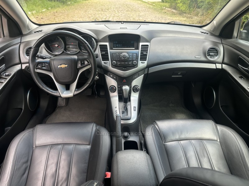 CRUZE 1.8 LT SPORT6 16V FLEX 4P AUTOMÁTICO - 2013 - NOVA PRATA
