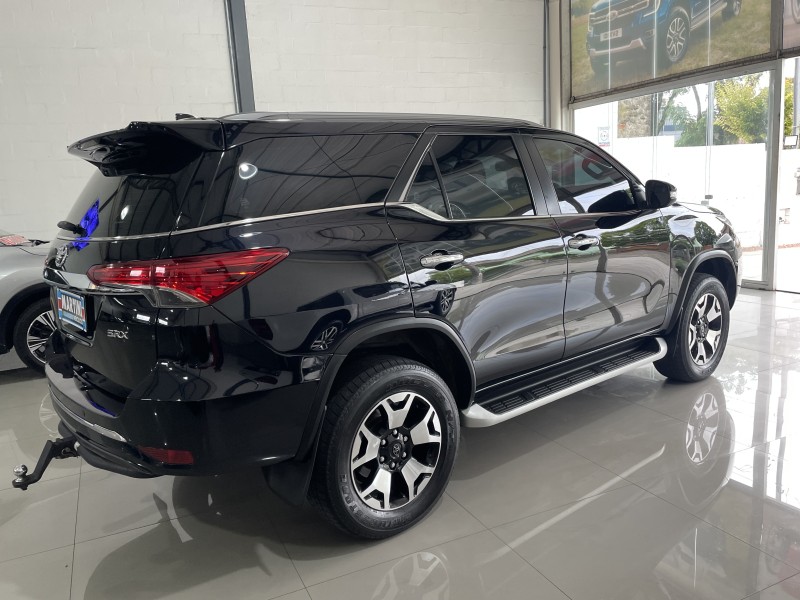 HILUX SW4 2.8 SRX 4X4 7 LUGARES 16V TURBO INTERCOOLER DIESEL 4P AUTOMÁTICO - 2017 - CAXIAS DO SUL