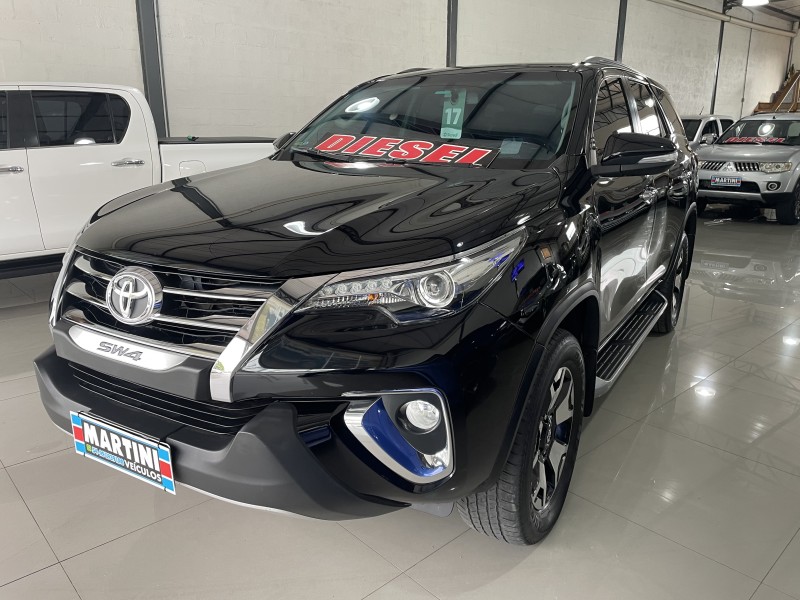 HILUX SW4 2.8 SRX 4X4 7 LUGARES 16V TURBO INTERCOOLER DIESEL 4P AUTOMÁTICO - 2017 - CAXIAS DO SUL