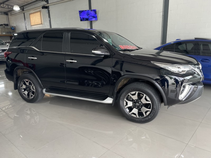 HILUX SW4 2.8 SRX 4X4 7 LUGARES 16V TURBO INTERCOOLER DIESEL 4P AUTOMÁTICO - 2017 - CAXIAS DO SUL