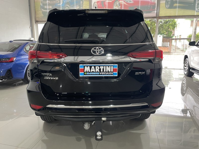 HILUX SW4 2.8 SRX 4X4 7 LUGARES 16V TURBO INTERCOOLER DIESEL 4P AUTOMÁTICO - 2017 - CAXIAS DO SUL