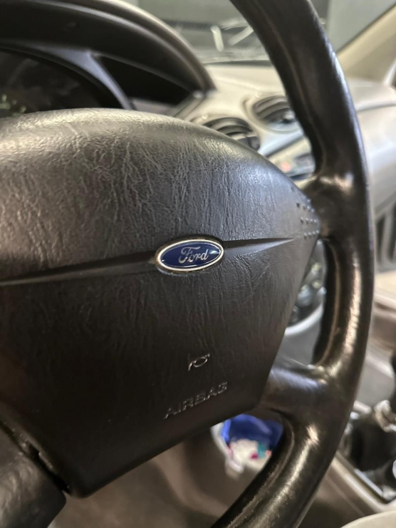 FOCUS 1.8 16V GASOLINA 4P MANUAL - 2001 - CAXIAS DO SUL