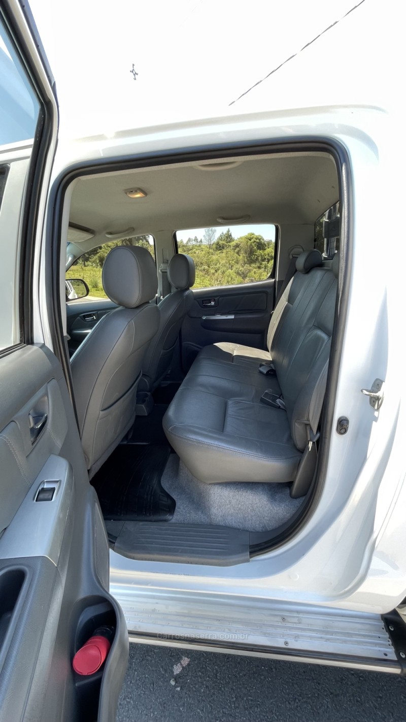 HILUX 3.0 SRV TOP 4X4 CD 16V TURBO INTERCOOLER DIESEL 4P AUTOMÁTICO - 2013 - VILA FLORES