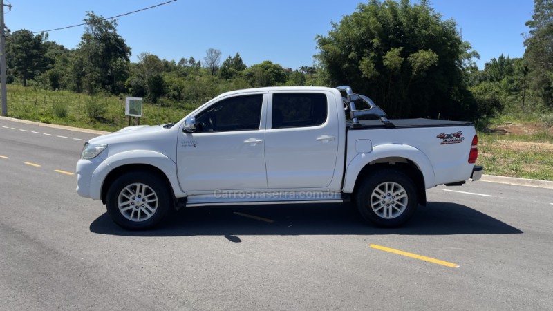 HILUX 3.0 SRV TOP 4X4 CD 16V TURBO INTERCOOLER DIESEL 4P AUTOMÁTICO - 2013 - VILA FLORES