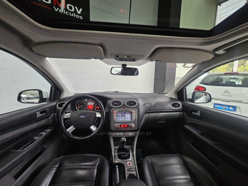 FOCUS 2.0 GHIA 16V GASOLINA 4P MANUAL - 2009 - CAXIAS DO SUL