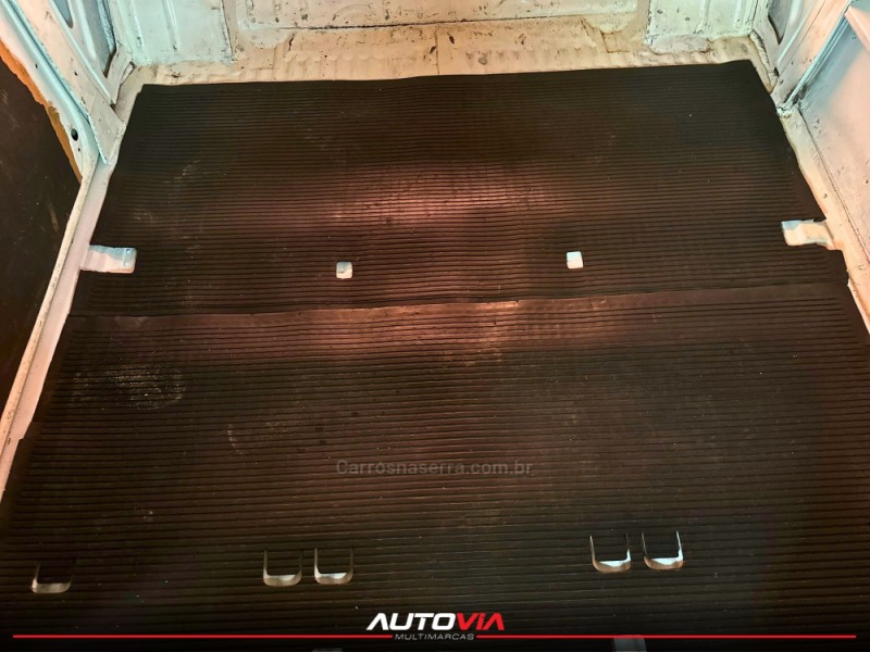 KOMBI 1.4 MI FURGÃO 8V FLEX 3P MANUAL - 2009 - SAPIRANGA
