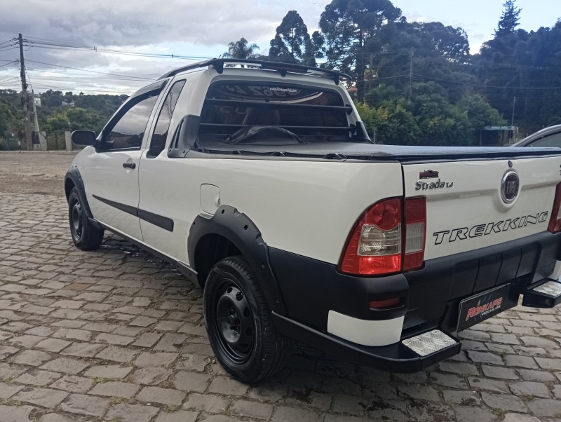 STRADA 1.4 MPI TREKKING CE 8V FLEX 2P MANUAL - 2009 - CAXIAS DO SUL