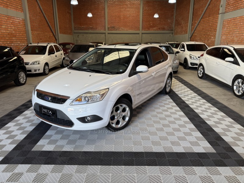 FOCUS 2.0 TITANIUM HATCH 16V FLEX 4P MANUAL