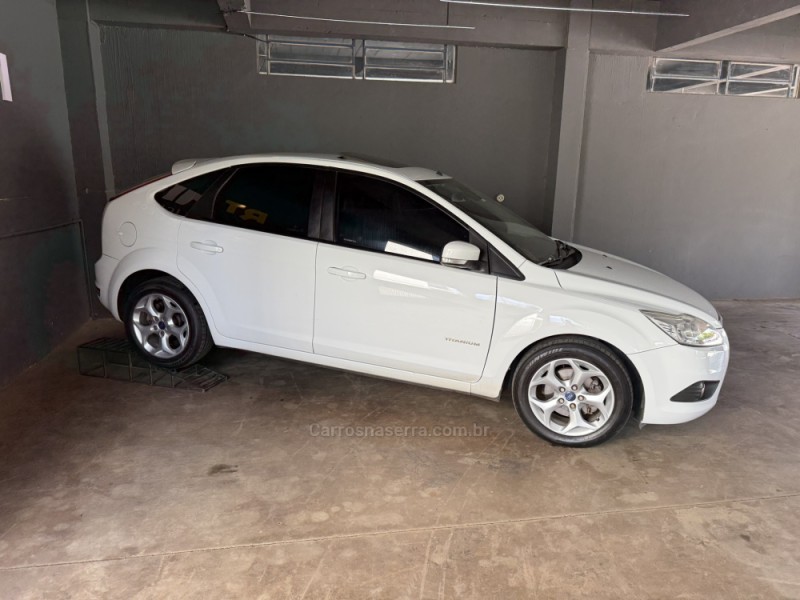 FOCUS 2.0 TITANIUM 16V FLEX 4P AUTOMÁTICO - 2013 - MUçUM