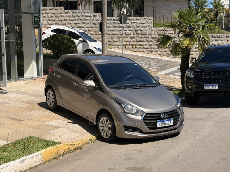 HB20 1.6 COMFORT PLUS 16V FLEX 4P MANUAL - 2017 - FARROUPILHA
