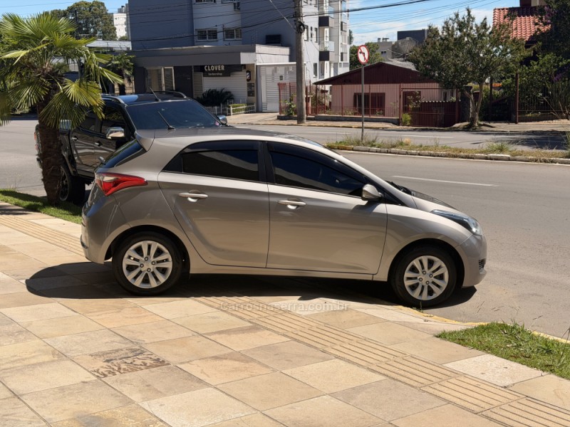 HB20 1.6 COMFORT PLUS 16V FLEX 4P MANUAL - 2017 - FARROUPILHA