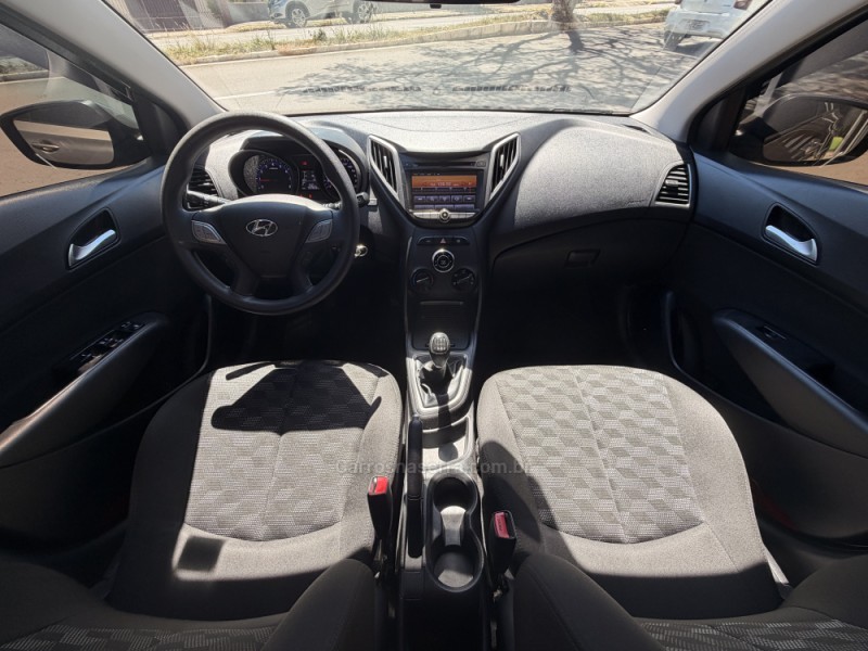 HB20 1.6 COMFORT PLUS 16V FLEX 4P MANUAL - 2017 - FARROUPILHA