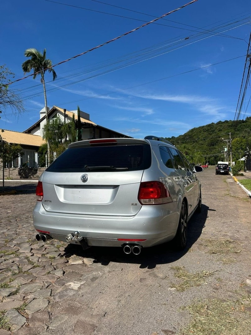 JETTA 2.5 I VARIANT 20V 170CV GASOLINA 4P TIPTRONIC - 2011 - SãO SEBASTIãO DO CAí