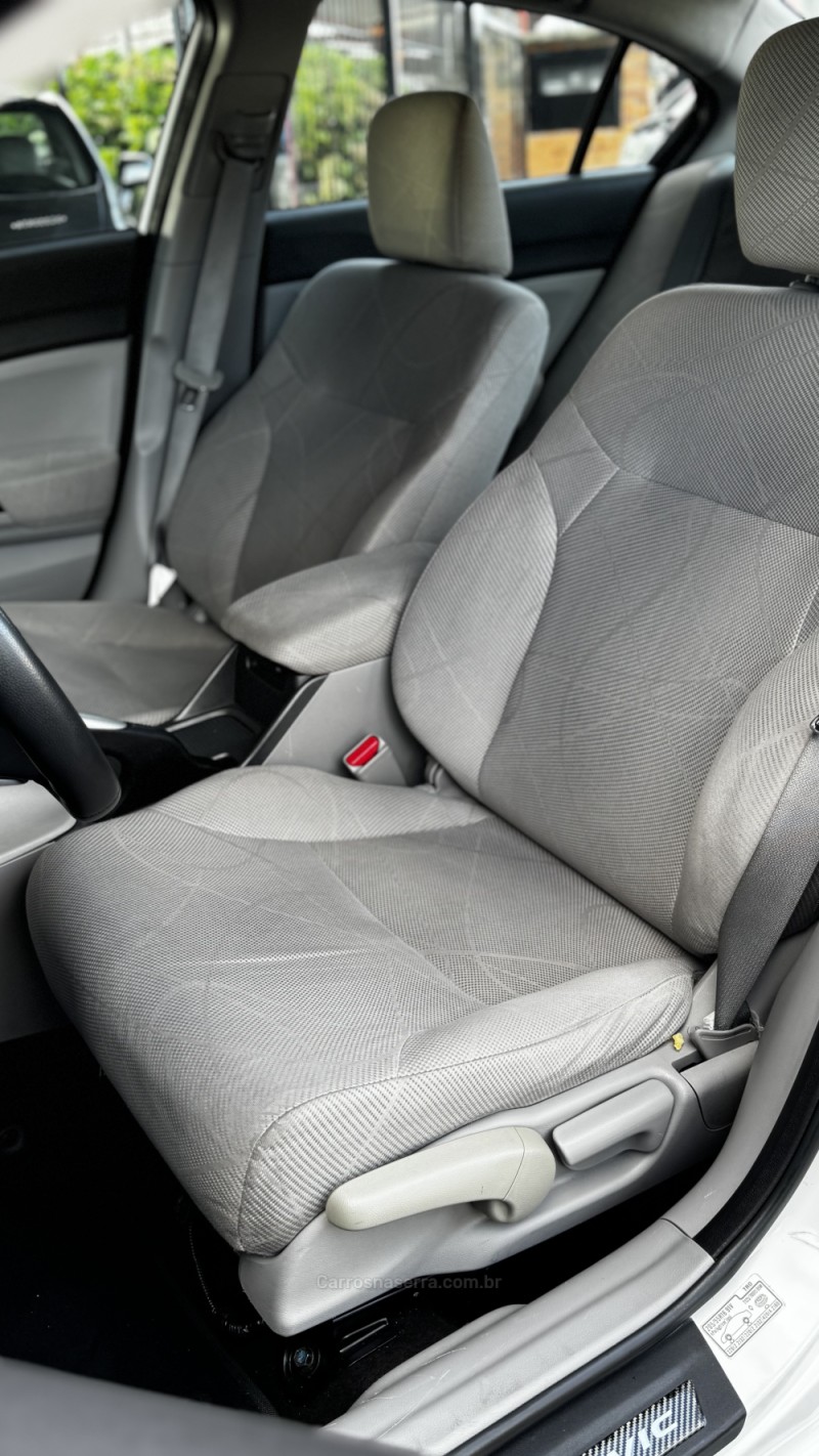 CIVIC 1.8 LXS 16V GASOLINA 4P AUTOMÁTICO - 2013 - CAXIAS DO SUL