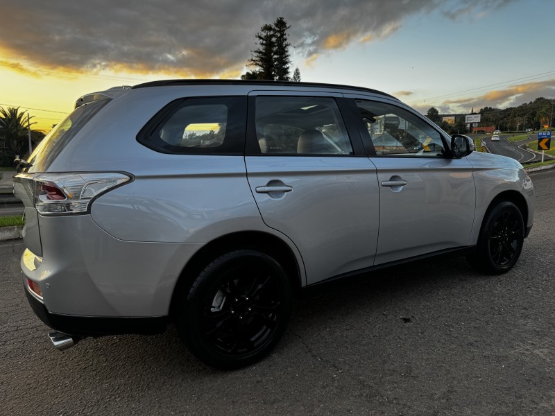 OUTLANDER 2.0 16V GASOLINA 4P AUTOMÁTICO - 2015 - DOIS IRMãOS