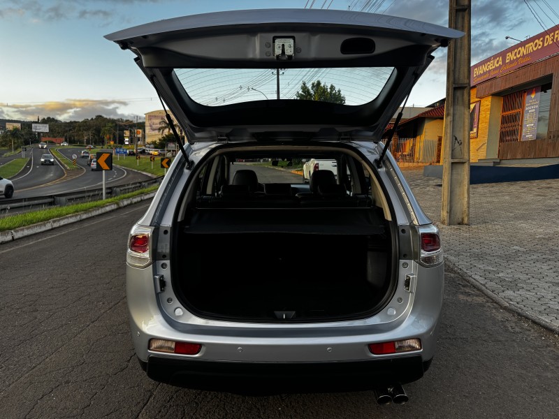 OUTLANDER 2.0 16V GASOLINA 4P AUTOMÁTICO - 2015 - DOIS IRMãOS