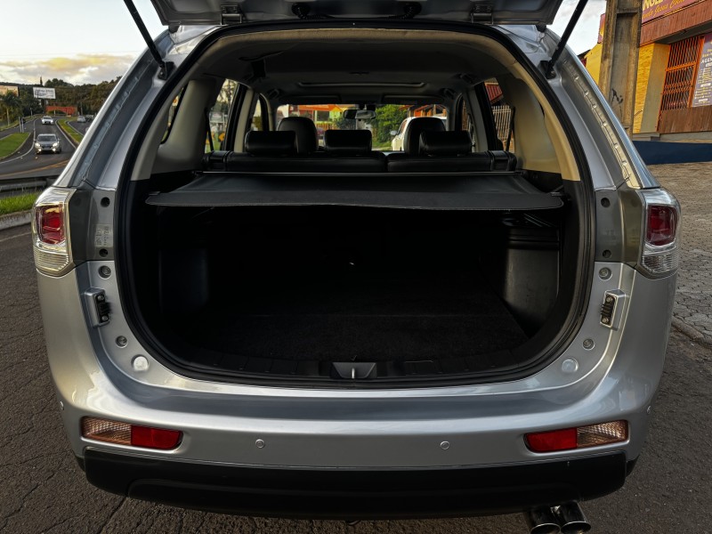 OUTLANDER 2.0 16V GASOLINA 4P AUTOMÁTICO - 2015 - DOIS IRMãOS