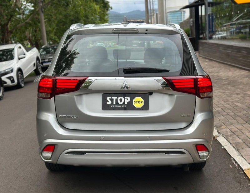 OUTLANDER 2.0 HPE 4X4 MIVEC SPORT FLEX 4P AUTOMÁTICO - 2021 - DOIS IRMãOS