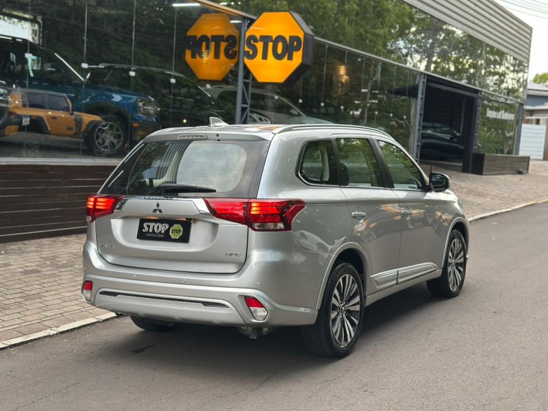 OUTLANDER 2.0 HPE 4X4 MIVEC SPORT FLEX 4P AUTOMÁTICO - 2021 - DOIS IRMãOS