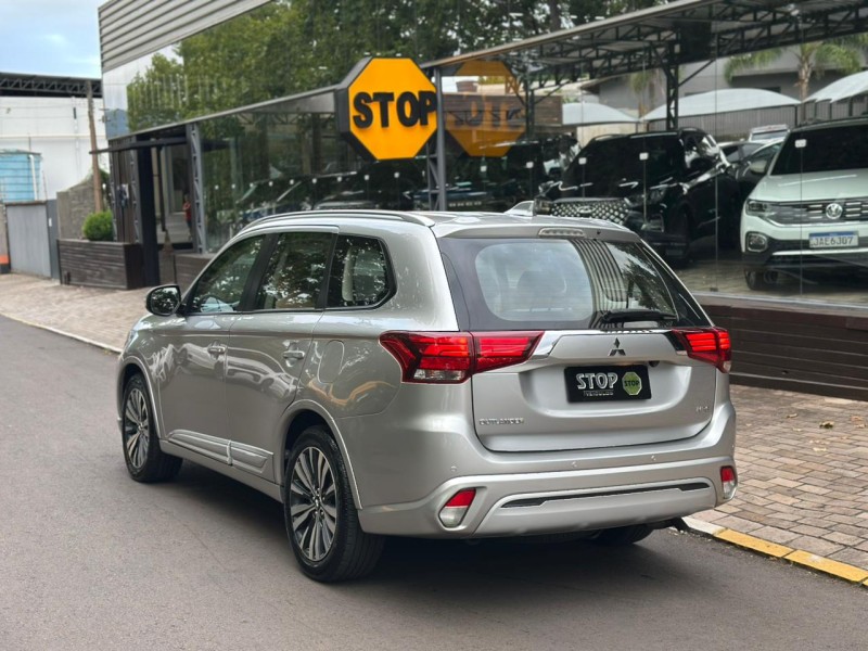 OUTLANDER 2.0 HPE 4X4 MIVEC SPORT FLEX 4P AUTOMÁTICO - 2021 - DOIS IRMãOS