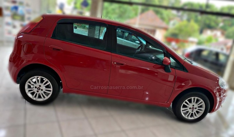 punto 1.4 attractive 8v flex 4p manual 2011 nova prata