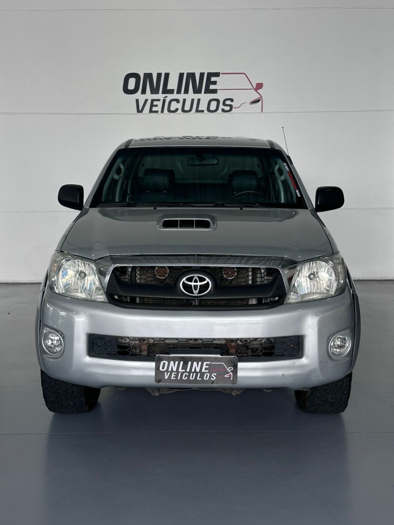 HILUX 3.0 SR 4X4 CD 8V DIESEL 4P MANUAL - 2010 - FARROUPILHA
