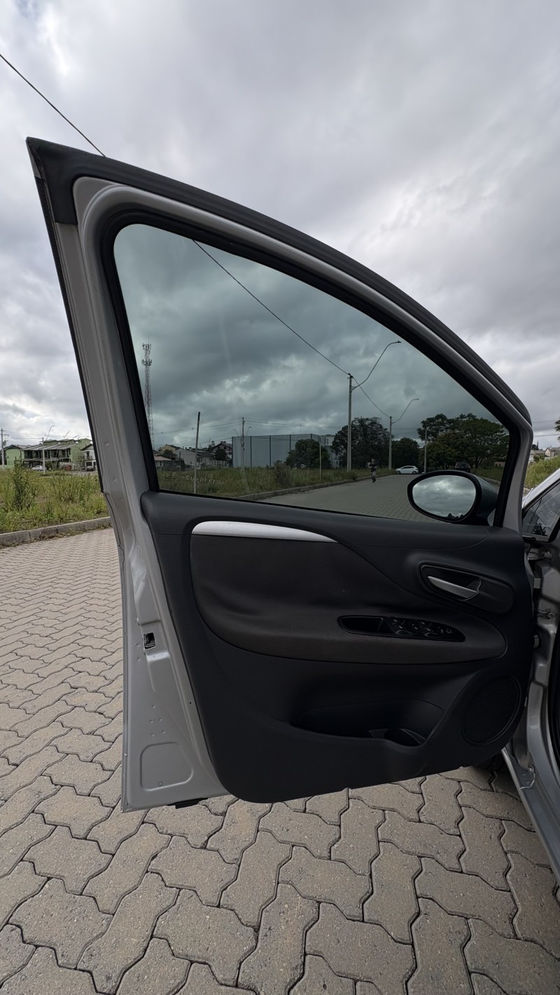 PUNTO 1.4 ATTRACTIVE ITALIA 8V FLEX 4P MANUAL - 2015 - CAXIAS DO SUL