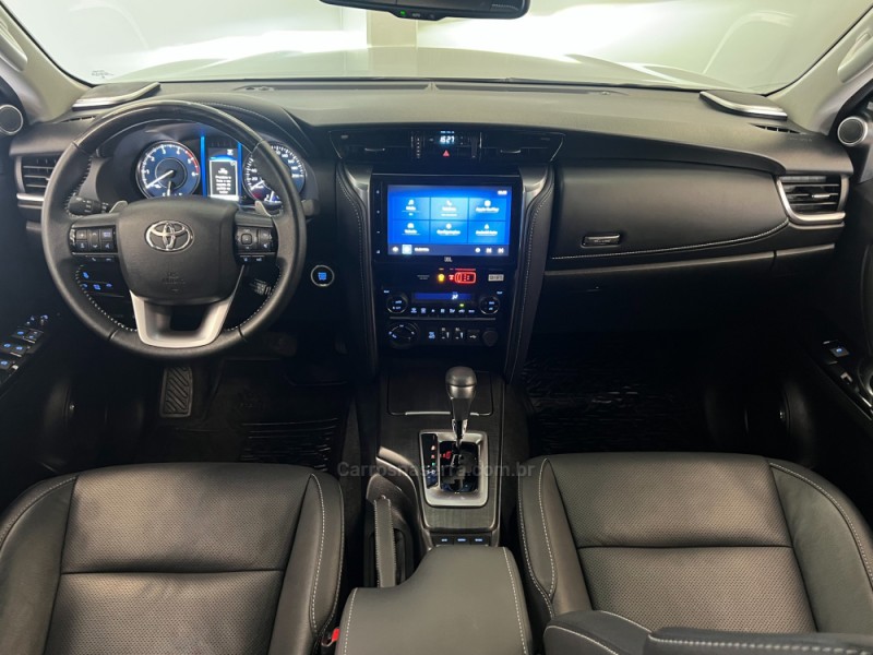 HILUX SW4 2.8 4X4 SRX PLATINUM TURBO 7 LUGARES DIESEL 4P AUTOMÁTICO - 2024 - FLORES DA CUNHA