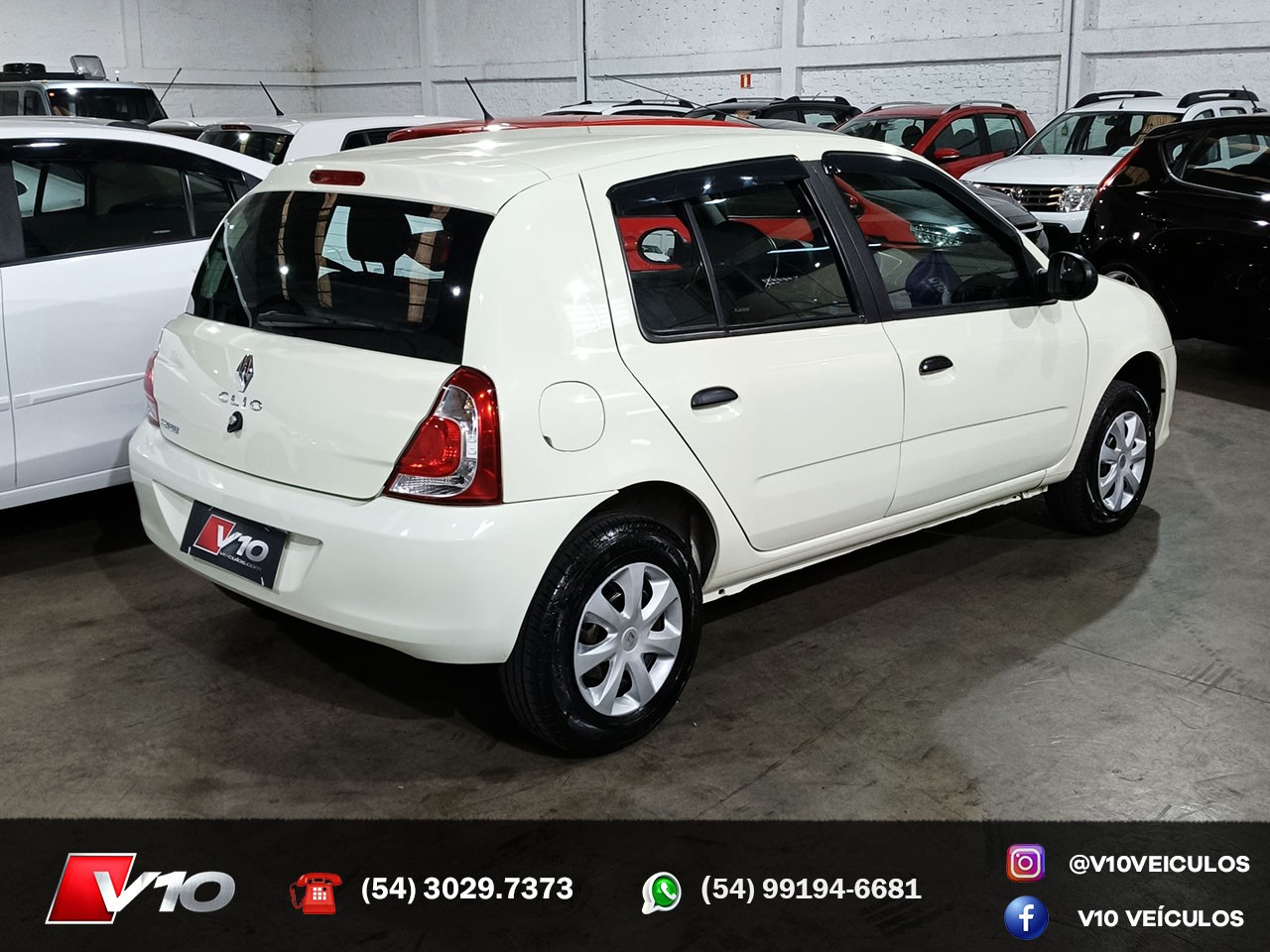 RENAULT - CLIO - 2014/2015 - Branca - R$ 32.900,00