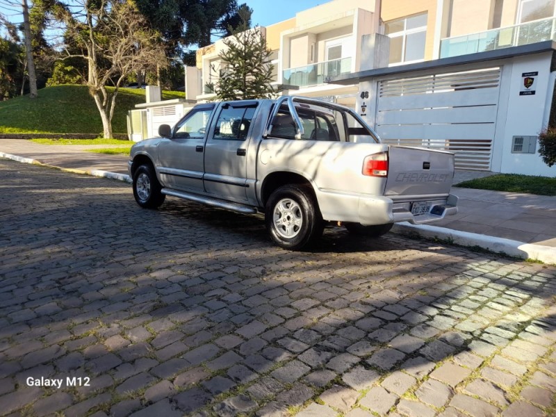 S10 4.3 SFI DLX 4X2 CD V6 12V GASOLINA 4P MANUAL - 1998 - FARROUPILHA