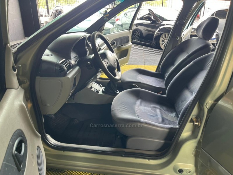 CLIO 1.0 EXPRESSION 8V GASOLINA 4P MANUAL - 2004 - CAXIAS DO SUL