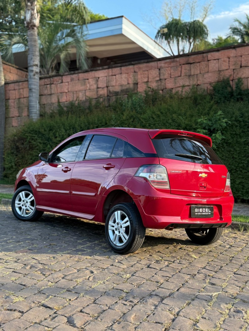 AGILE 1.4 MPFI LTZ 8V FLEX 4P MANUAL - 2011 - VENâNCIO AIRES