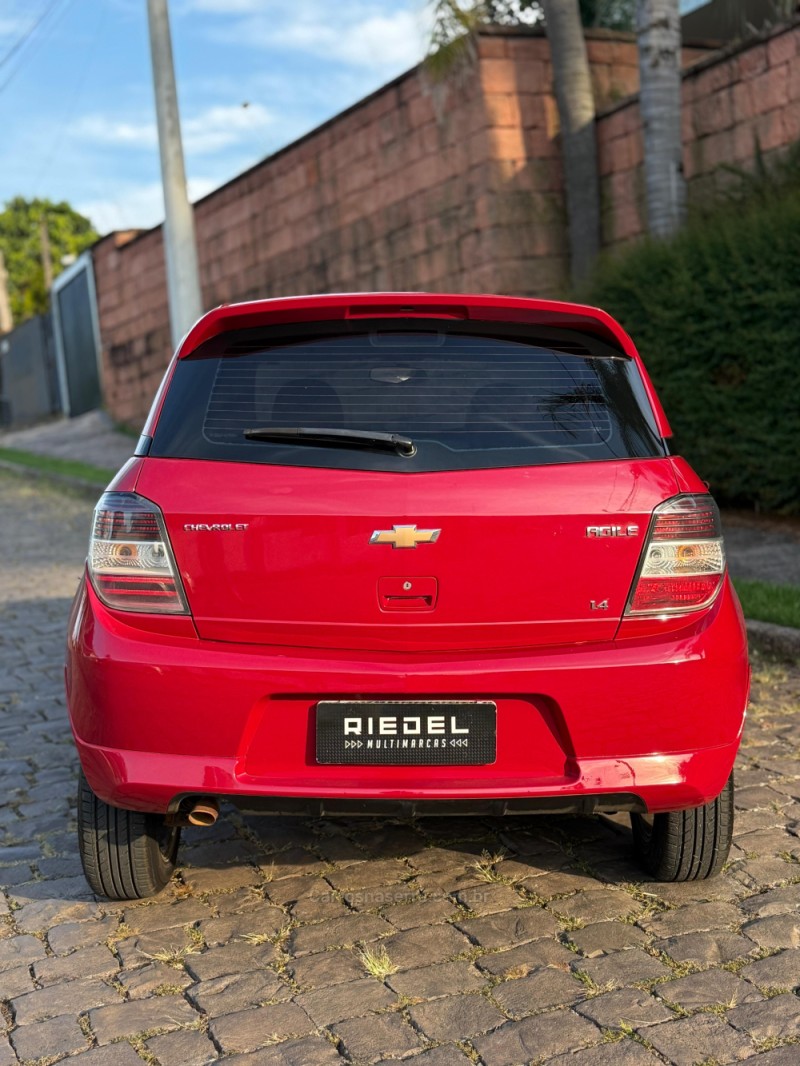 AGILE 1.4 MPFI LTZ 8V FLEX 4P MANUAL - 2011 - VENâNCIO AIRES