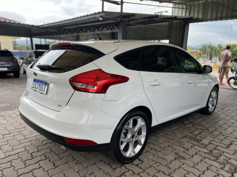 FOCUS 2.0 SE FASTBACK 16V FLEX 4P AUTOMÁTICO - 2016 - BOM PRINCíPIO