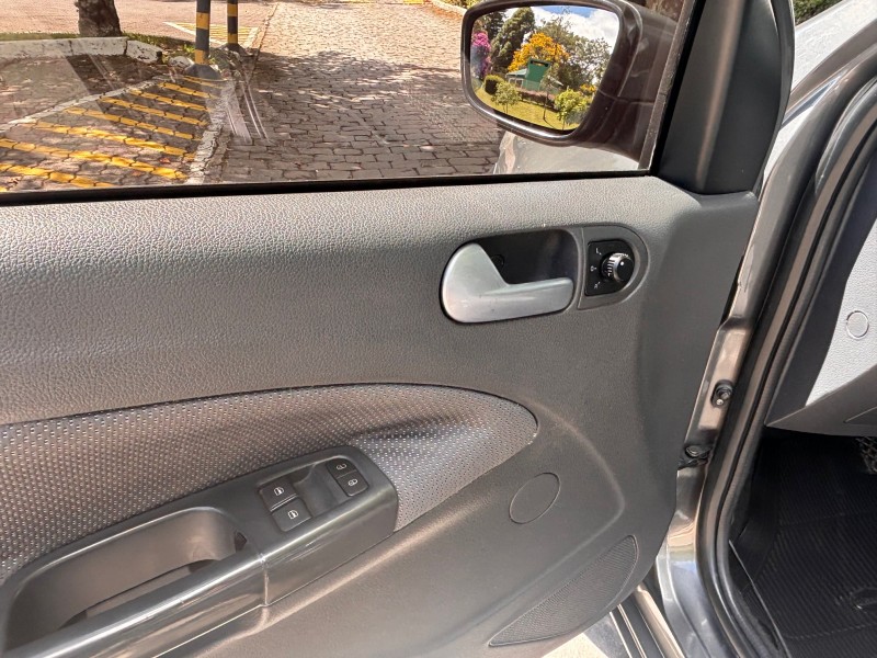 VOYAGE 1.6 MI TREND 8V FLEX 4P MANUAL - 2011 - CAXIAS DO SUL