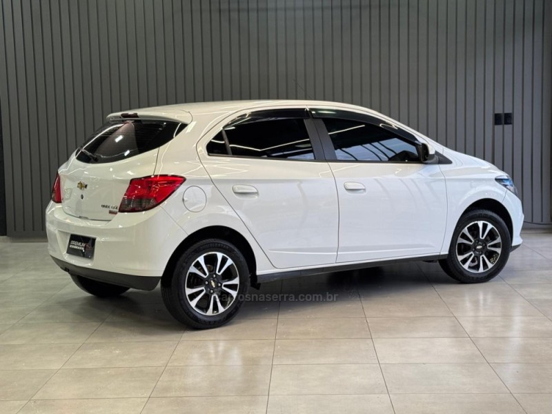ONIX 1.4 MPFI LTZ 8V FLEX 4P MANUAL - 2015 - DOIS IRMãOS