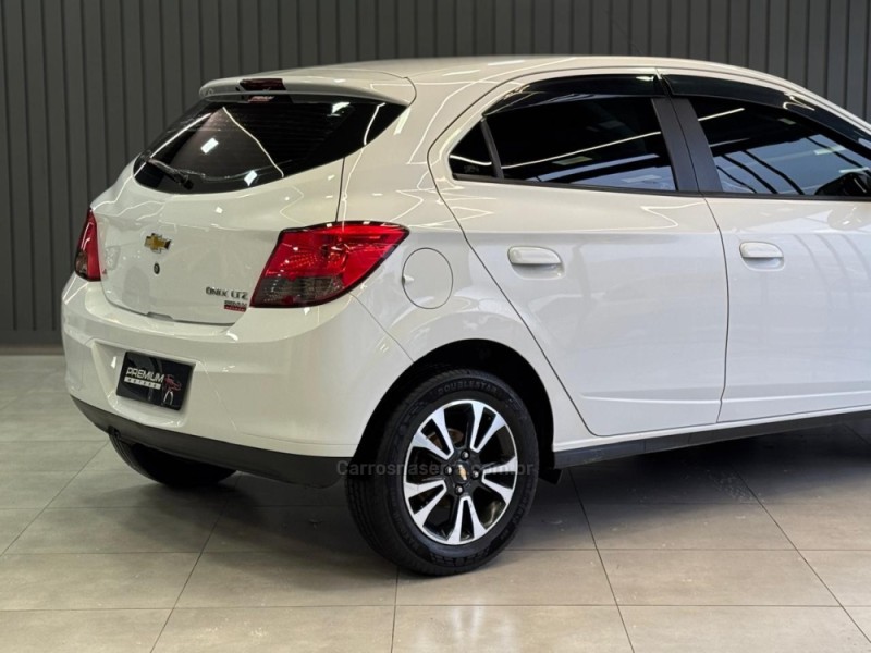 ONIX 1.4 MPFI LTZ 8V FLEX 4P MANUAL - 2015 - DOIS IRMãOS