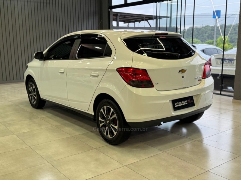 ONIX 1.4 MPFI LTZ 8V FLEX 4P MANUAL - 2015 - DOIS IRMãOS