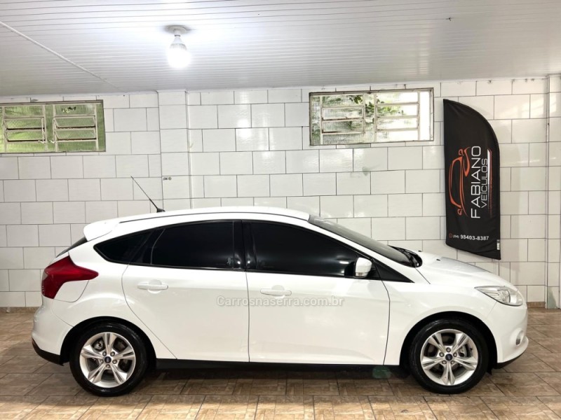 FOCUS 1.6 SE 16V FLEX 4P MANUAL - 2014 - BENTO GONçALVES