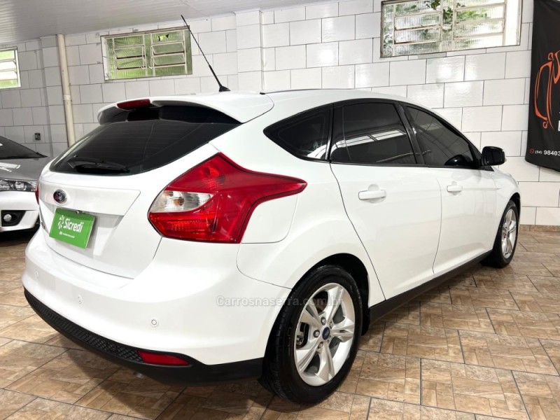 FOCUS 1.6 SE 16V FLEX 4P MANUAL - 2014 - BENTO GONçALVES