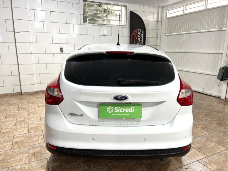 FOCUS 1.6 SE 16V FLEX 4P MANUAL - 2014 - BENTO GONçALVES