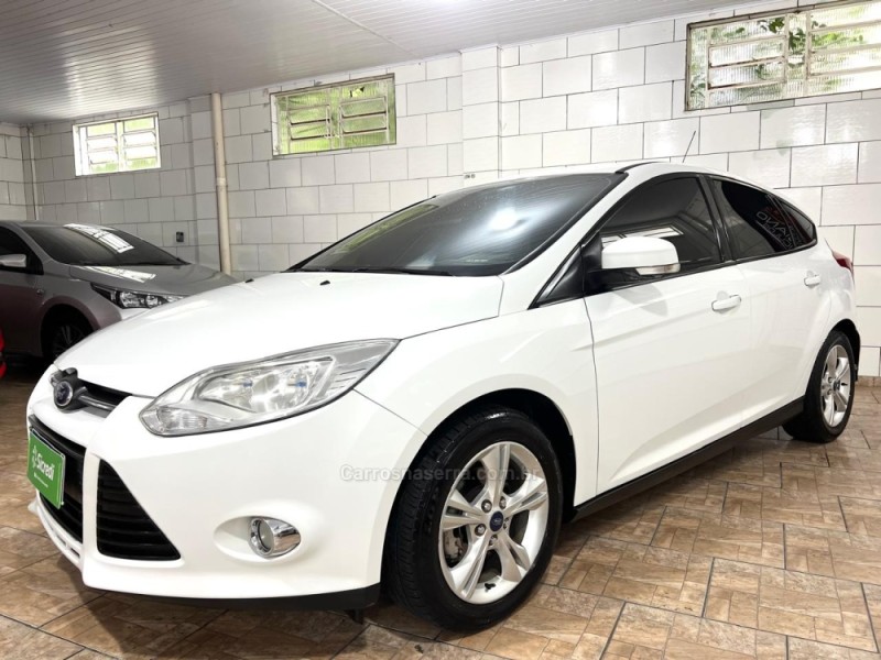 FOCUS 1.6 SE 16V FLEX 4P MANUAL - 2014 - BENTO GONçALVES