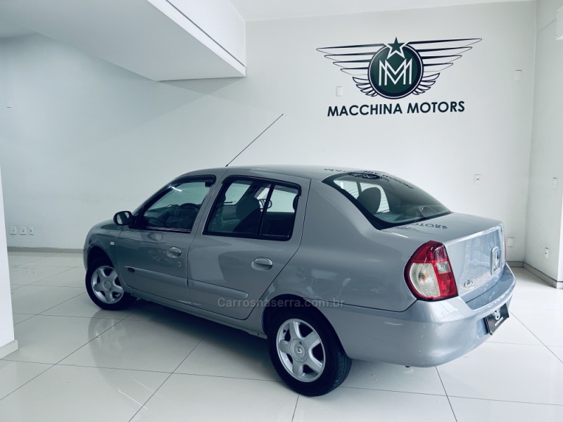 CLIO 1.6 PRIVILÉGE SEDAN 16V FLEX 4P MANUAL - 2009 - CAXIAS DO SUL