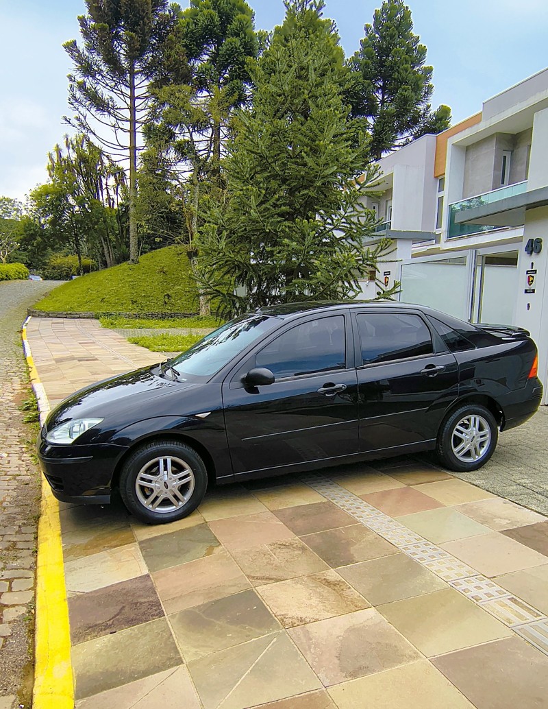 FOCUS 2.0 FC 16V GASOLINA 4P AUTOMÁTICO