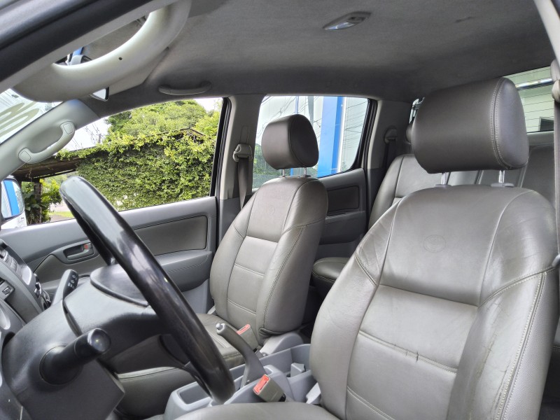HILUX 3.0 SR 4X4 CD 16V TURBO INTERCOOLER DIESEL 4P MANUAL - 2006 - SãO SEBASTIãO DO CAí