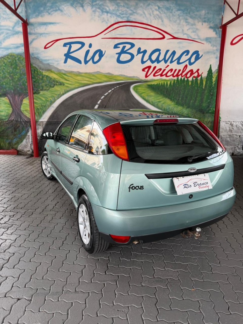 FOCUS 1.8 16V GASOLINA 4P MANUAL - 2001 - CAXIAS DO SUL